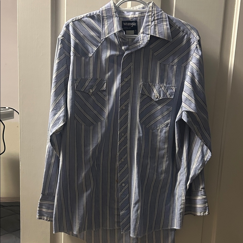 Wrangler Men's Blue and White Striped Shirt
